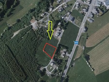 très beau terrain à bâtir pour 2 habitations.