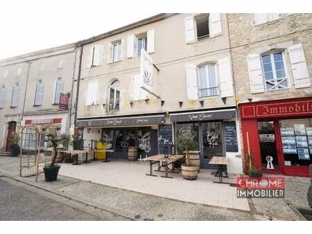 bar-restaurant dans ville touristique