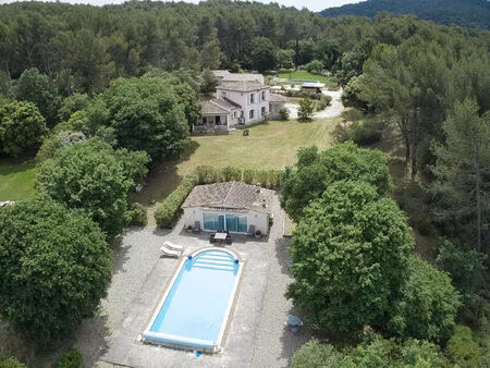 superbe villa de 170m² au coeur de la nature  avec piscine et dépendance