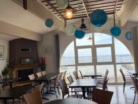 en exclusivité  34140 mèze magnifique mas conchylicole de dégustation au bord de l'étang..