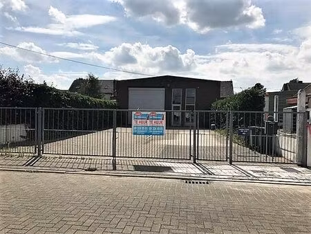 instapklaar multifunctioneel magazijn met ruime parking op een terrein van 314 m²