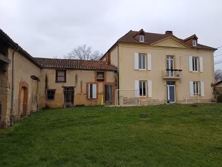 ancien corps de ferme sur 13356 m² a deux pas du village