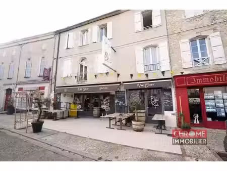 bar-restaurant dans ville touristique