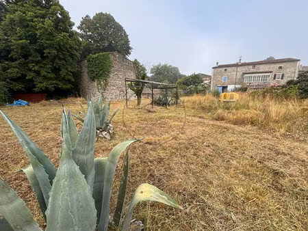 maison de village avec terrain attenant.