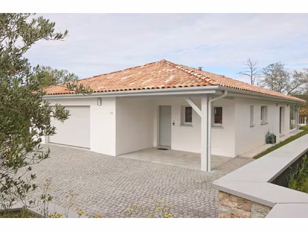 ascain proche bourg - maison de plain pied au calme sur 1540