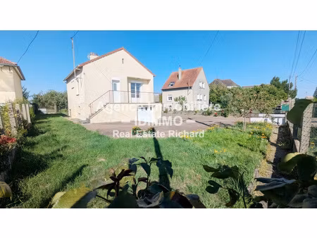 sur corbeilles maison entretenue avec sous-sol et jardin arb