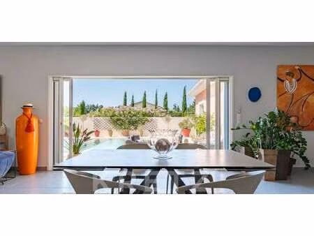 maison avec piscine et terrasse robion (84)