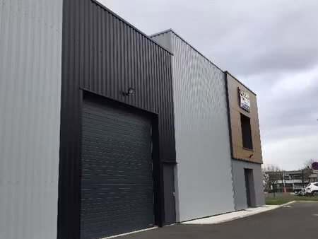 location locaux professionnels 350 m² à saint-pierre-du-perray (91280)  3 000 €