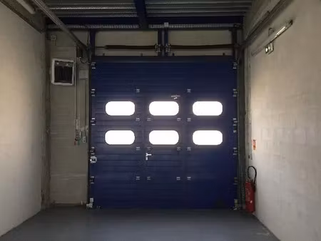 location locaux professionnels 243 m² à sainte-genevieve-des-bois (91700)  1 875 €