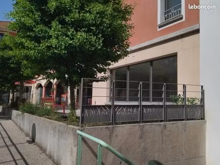 local commercial 105 m²