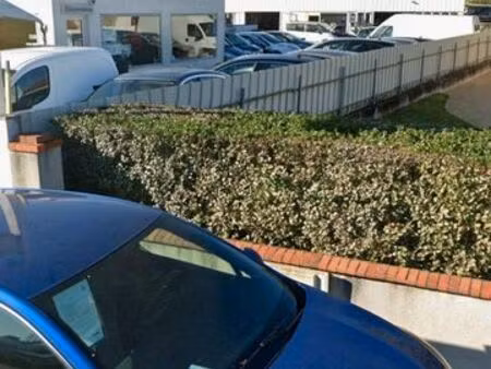 à louer  local commercial ancien garage automobile idéalement situé à vierzon