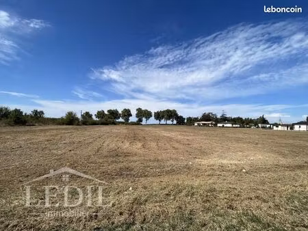 terrain 6 448 m² lauraet