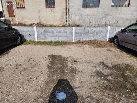 parking/box 1 pièce 24 m²