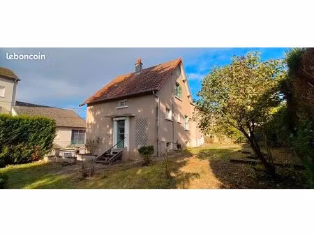 pavillon sur sous-sol de 107 m2  4 chambres  garages et jardin clos de 716 m2