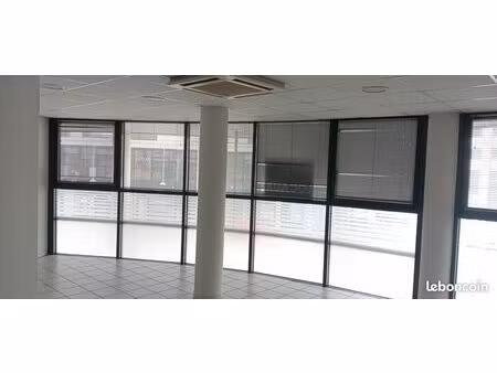 bureau 104 m²