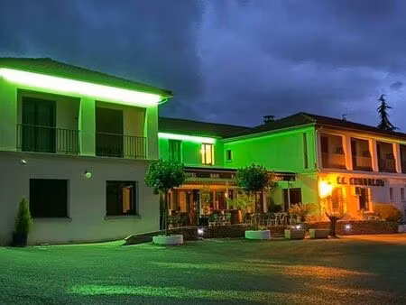 hotel  restaurant 1400 m² millau