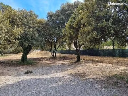 terrain 601 m² tavel