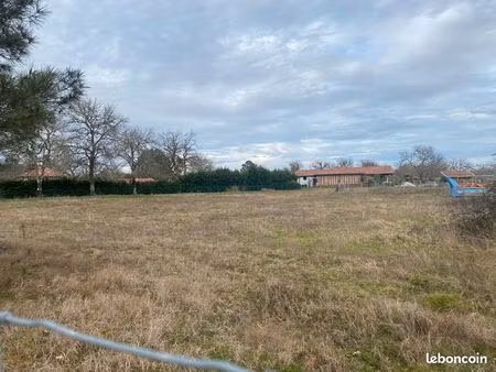 terrain 1698 m² trensacq