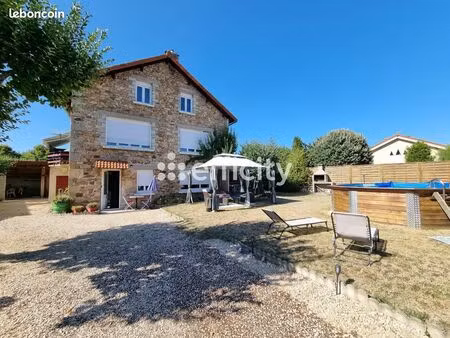 maison 13 pièces 234 m²