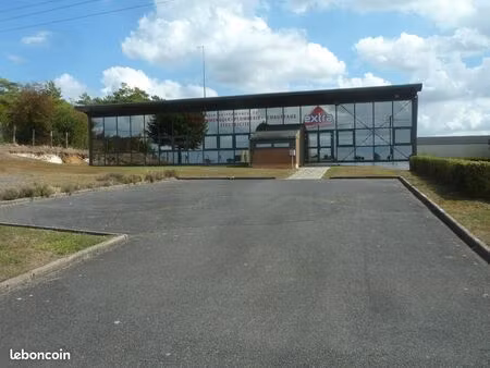 murs commerciaux 570 m² sainte-maure-de-touraine