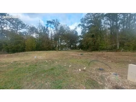 terrain 1607 m² cellettes