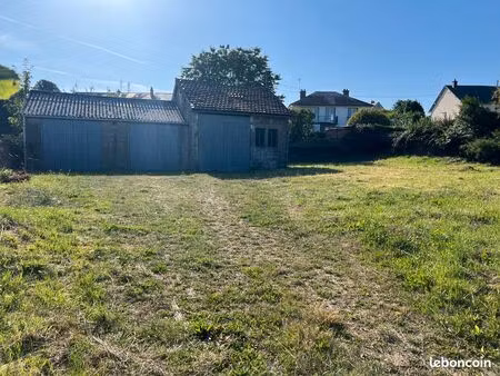 location 3 garages avec terrain chateau chinon