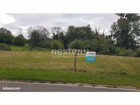 terrain 1051 m² salency