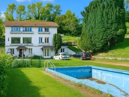 maison 8 pièces 213 m²