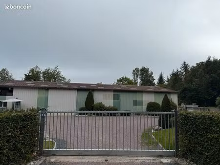 local + bureau 180m2 + 65m2 de mezzanine (gardien)