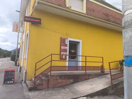 restaurant-bar avec terrasse et balcon