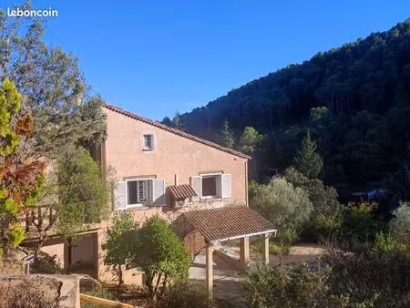 entrecasteaux   maison ancienne à relooker située sur 5200 m2