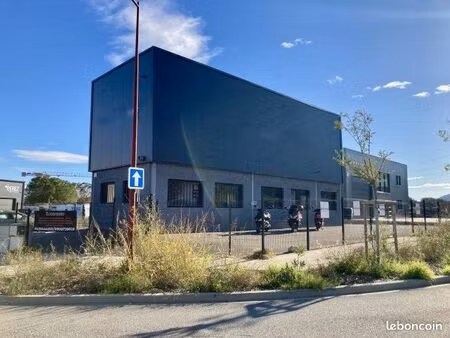 local industriel 100 m²