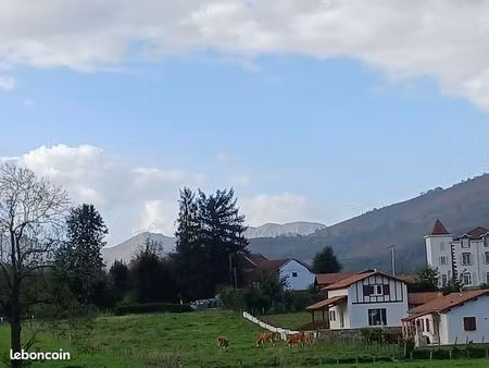 au coeur du village d'ascarat 2 terrains viabilisés de 720 et 840m2