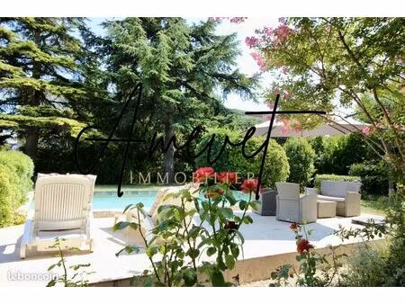 mas 9 pièces 204 m²