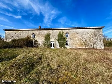 grange 2 pièces 250 m²