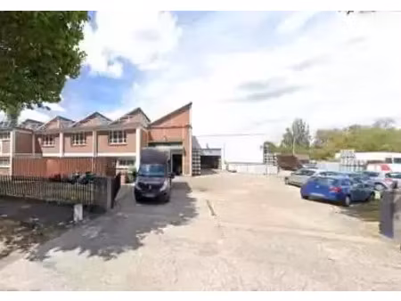 location locaux professionnels 818 m² à villeneuve-la-garenne (92390)  14 180 €