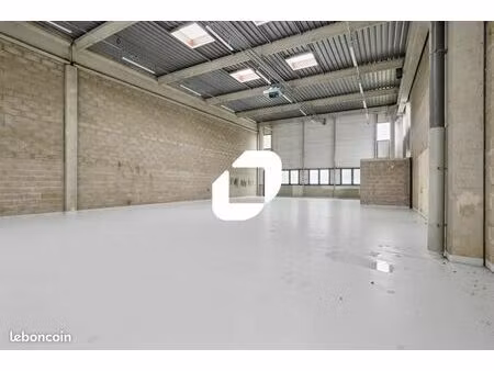 local industriel 2 426 m²
