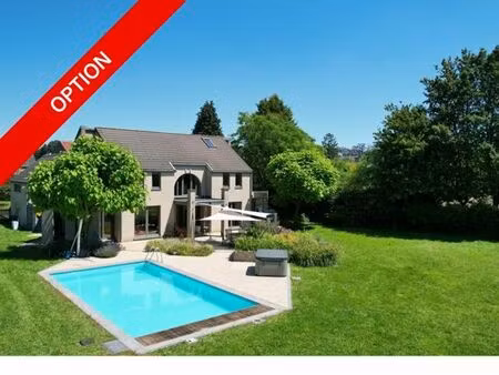 *** sous option *** superbe propriété avec vaste terrain ar