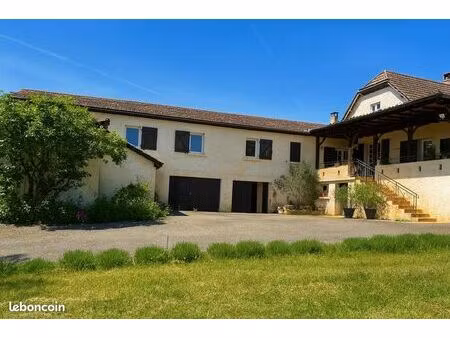 maison 9 pièces 220 m²