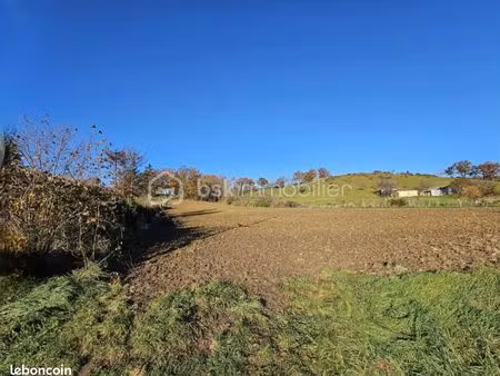 terrain 4 560 m² moriat