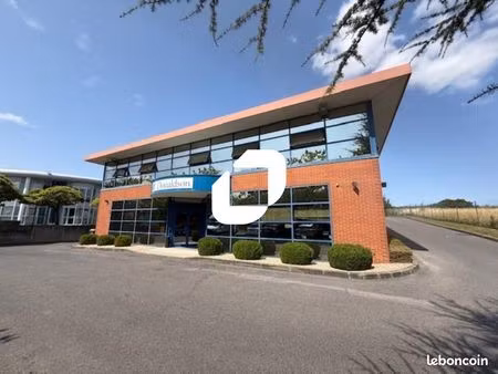 local d'activité 867 m²