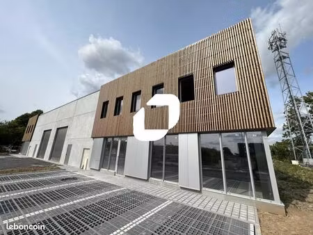 local d'activité 2 489 m²