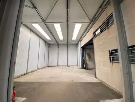 entrepôt de 1890m²