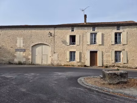 vente maison de caractère au cœur de tusson