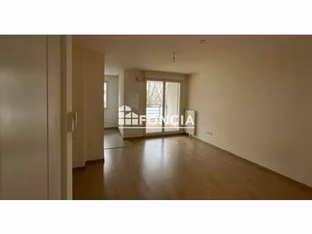 foncia / jules verne : charmant t2 de 46 84 m2 avec séjour + grand balcon  espace cuisine 