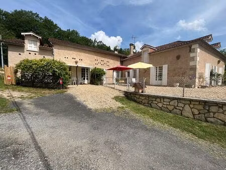 corps de ferme/gîte 280 m2 8 pièces-terrain 55780 m2