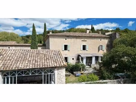 propriété avec piscine et jardin lussan (30)