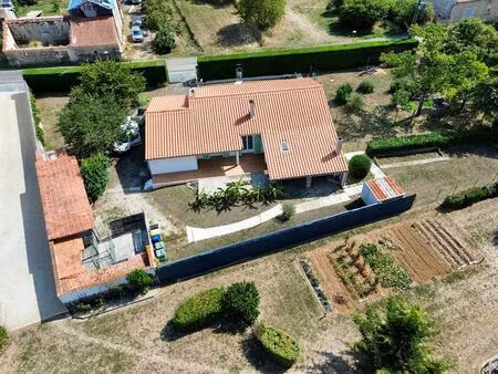 doix les fontaines 85200 agreable maison semi plain pied 3 chambres avec annexes et jardin