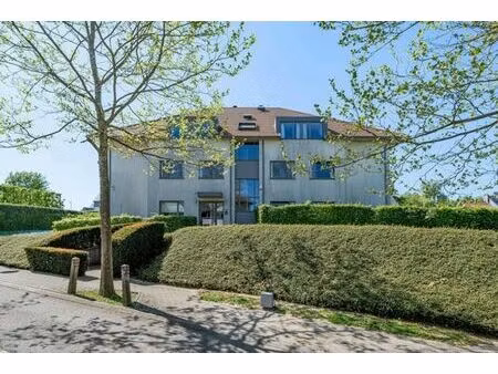 lumineux 3 chambres à genval  terrasse et parking inclus