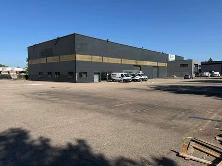 local d'activités à louer